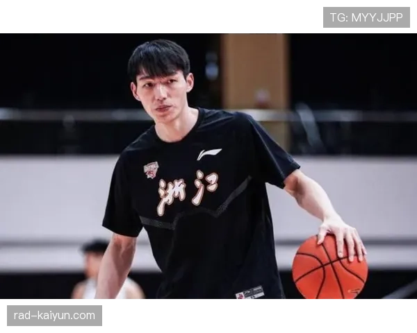 浙江队核心后卫吴前第三节意外扭伤脚踝，返回更衣室后本场未再登场